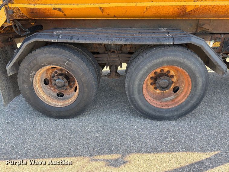image for item EA0449 2005 Sterling L9500 dump truck