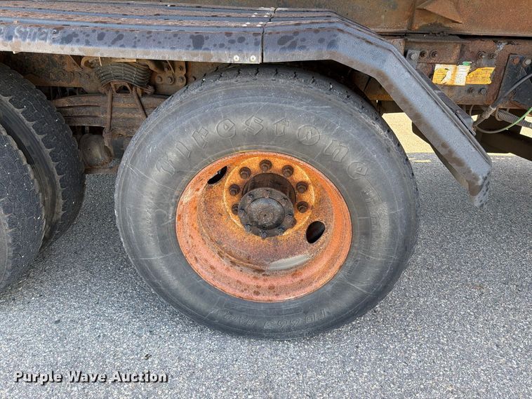 image for item EA0449 2005 Sterling L9500 dump truck
