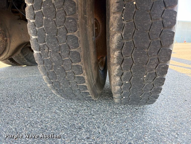 image for item EA0449 2005 Sterling L9500 dump truck