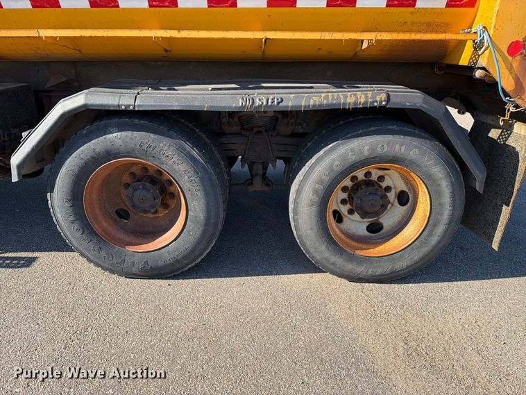 image for item EA0449 2005 Sterling L9500 dump truck