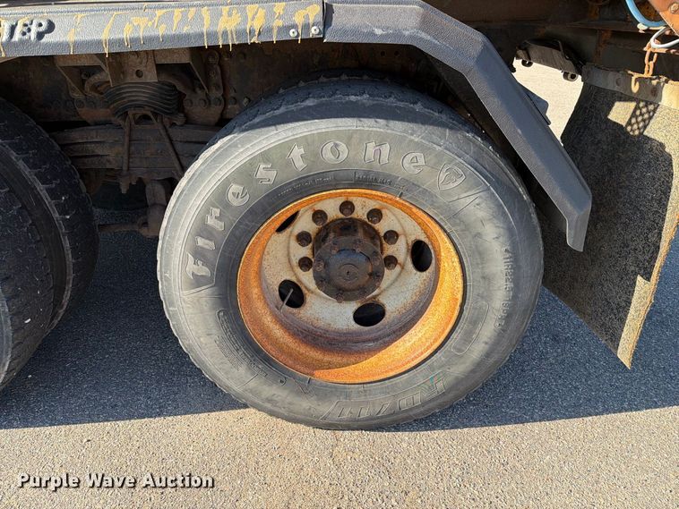 image for item EA0449 2005 Sterling L9500 dump truck