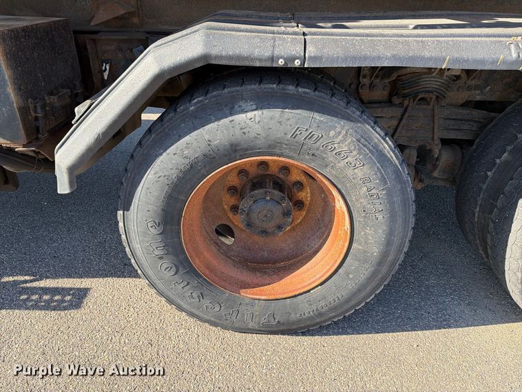 image for item EA0449 2005 Sterling L9500 dump truck