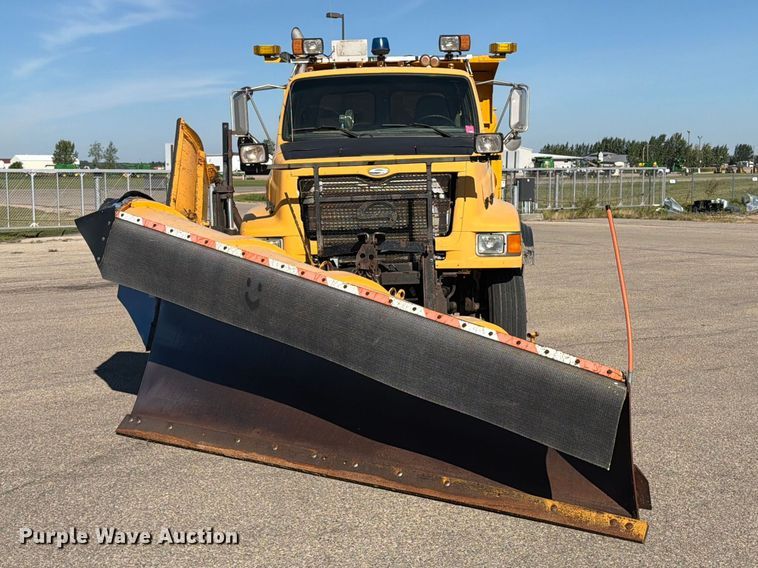 image for item EA0450 2000 Sterling L9500 dump truck
