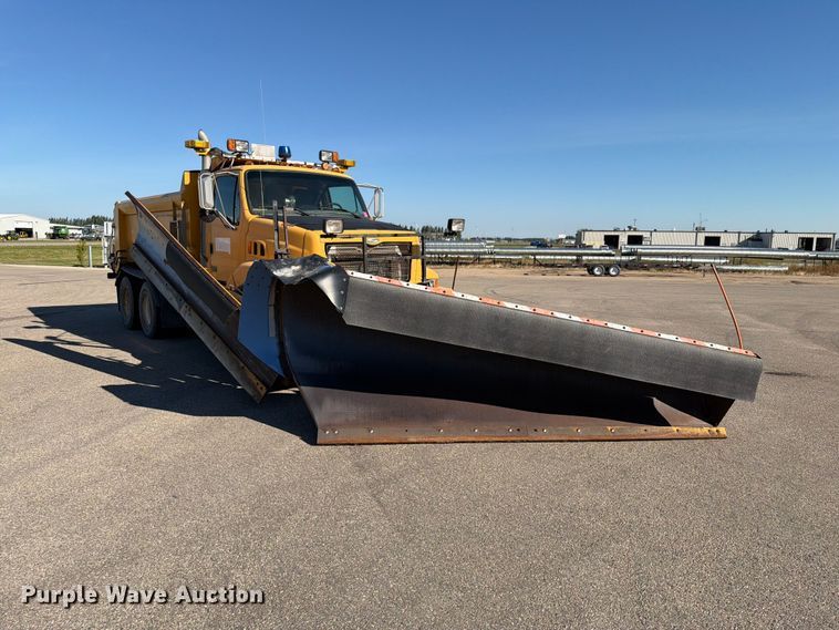 image for item EA0450 2000 Sterling L9500 dump truck