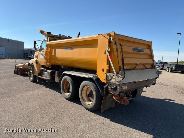 image for item EA0450 2000 Sterling L9500 dump truck
