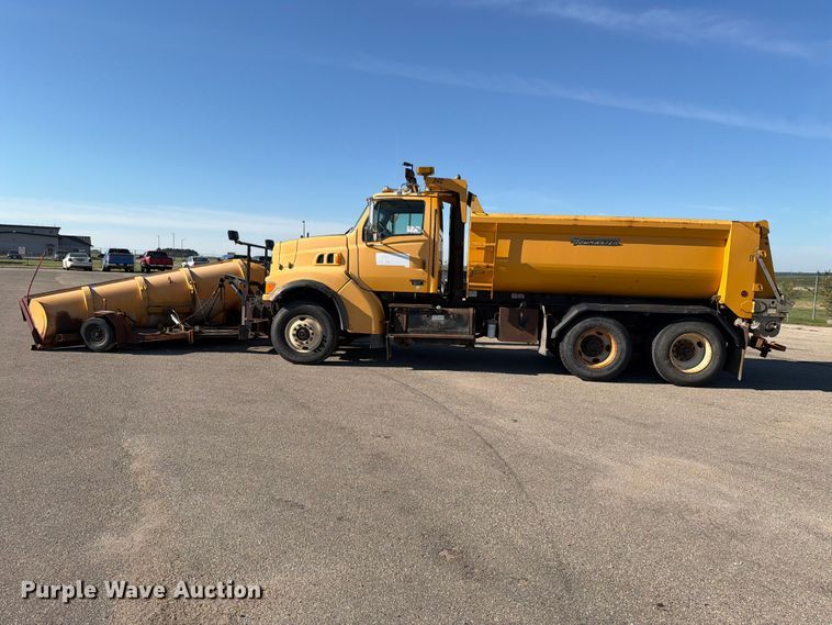image for item EA0450 2000 Sterling L9500 dump truck