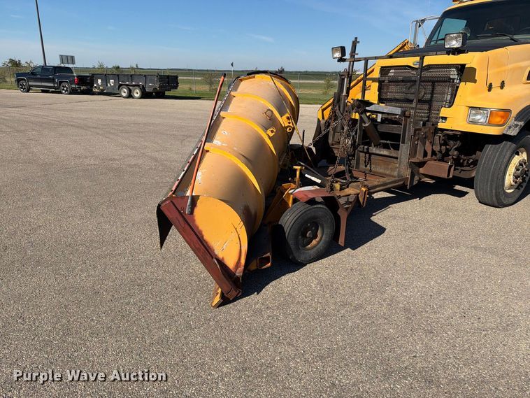 image for item EA0450 2000 Sterling L9500 dump truck