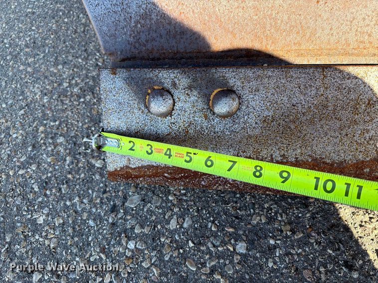 image for item EA0450 2000 Sterling L9500 dump truck
