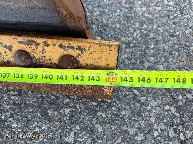 image for item EA0450 2000 Sterling L9500 dump truck