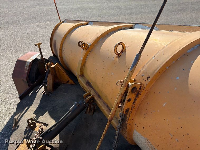 image for item EA0450 2000 Sterling L9500 dump truck