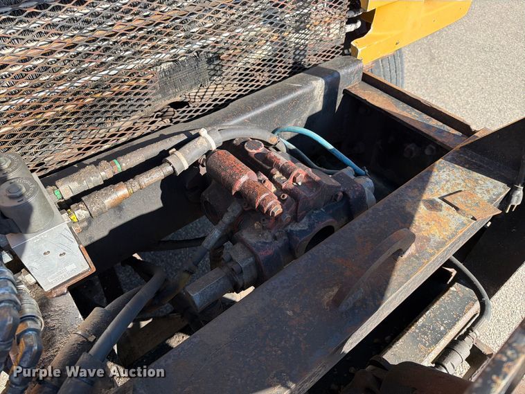 image for item EA0450 2000 Sterling L9500 dump truck