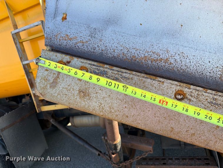 image for item EA0450 2000 Sterling L9500 dump truck