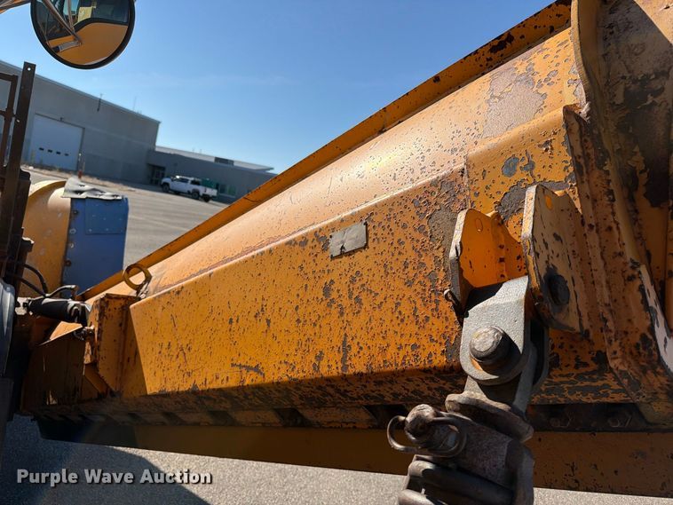 image for item EA0450 2000 Sterling L9500 dump truck