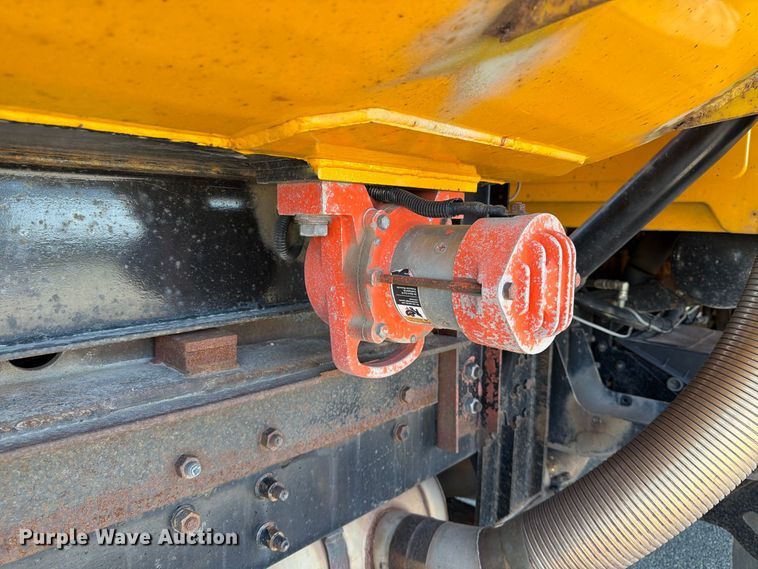 image for item EA0450 2000 Sterling L9500 dump truck