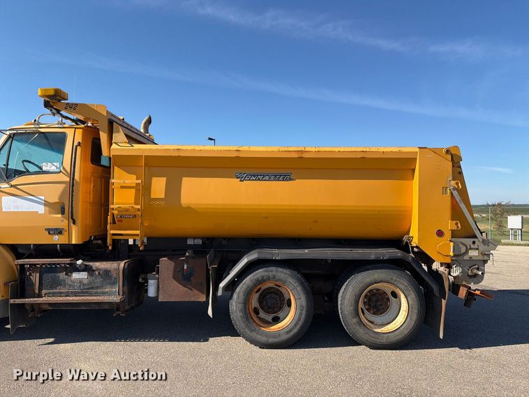 image for item EA0450 2000 Sterling L9500 dump truck