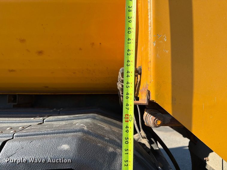 image for item EA0450 2000 Sterling L9500 dump truck