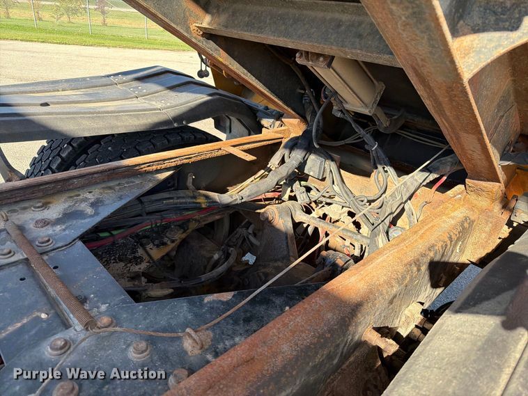 image for item EA0450 2000 Sterling L9500 dump truck