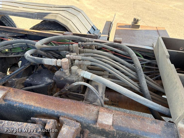 image for item EA0450 2000 Sterling L9500 dump truck