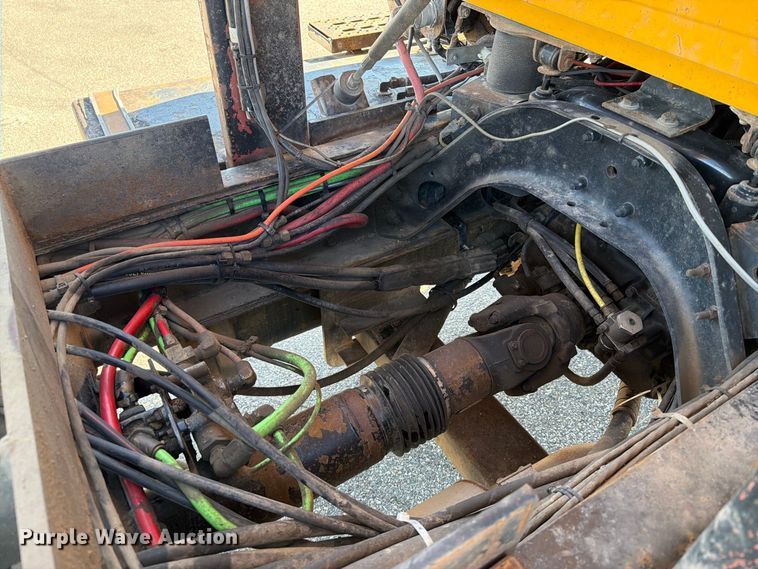 image for item EA0450 2000 Sterling L9500 dump truck