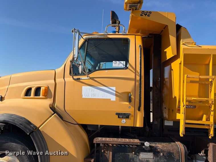 image for item EA0450 2000 Sterling L9500 dump truck