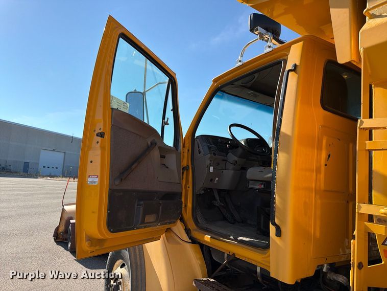 image for item EA0450 2000 Sterling L9500 dump truck