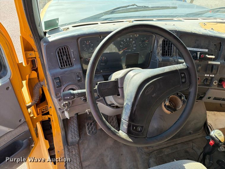 image for item EA0450 2000 Sterling L9500 dump truck