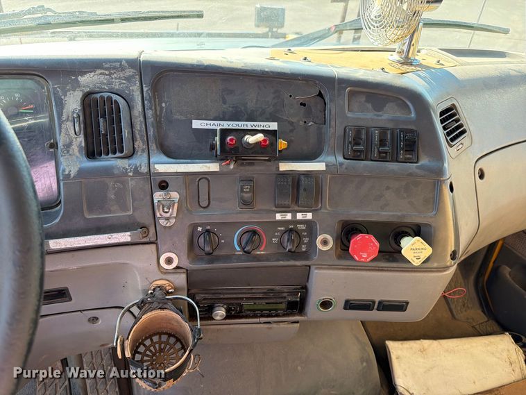 image for item EA0450 2000 Sterling L9500 dump truck
