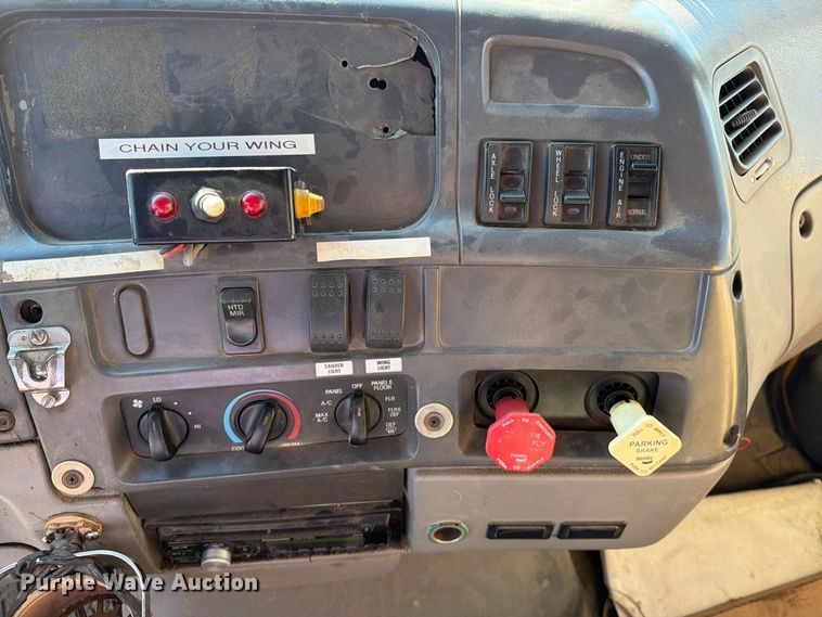 image for item EA0450 2000 Sterling L9500 dump truck