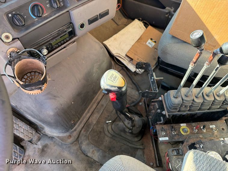 image for item EA0450 2000 Sterling L9500 dump truck