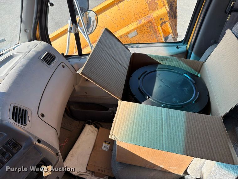 image for item EA0450 2000 Sterling L9500 dump truck