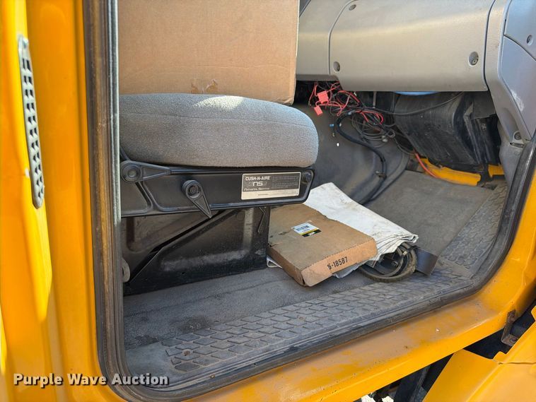 image for item EA0450 2000 Sterling L9500 dump truck