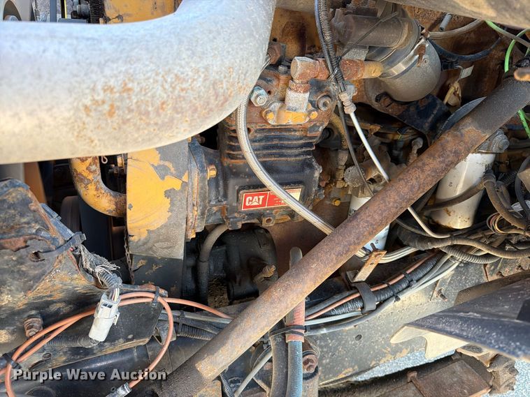 image for item EA0450 2000 Sterling L9500 dump truck
