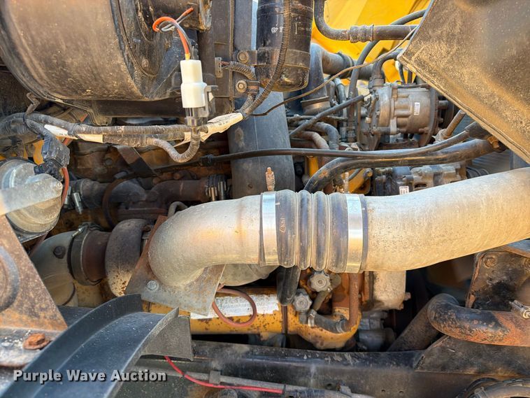 image for item EA0450 2000 Sterling L9500 dump truck