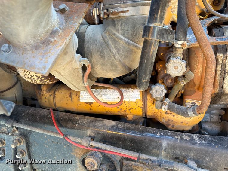 image for item EA0450 2000 Sterling L9500 dump truck