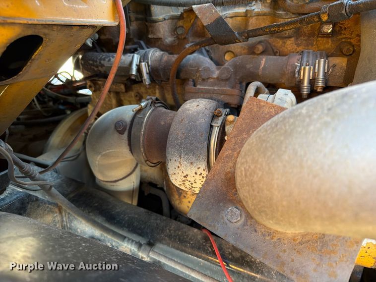 image for item EA0450 2000 Sterling L9500 dump truck