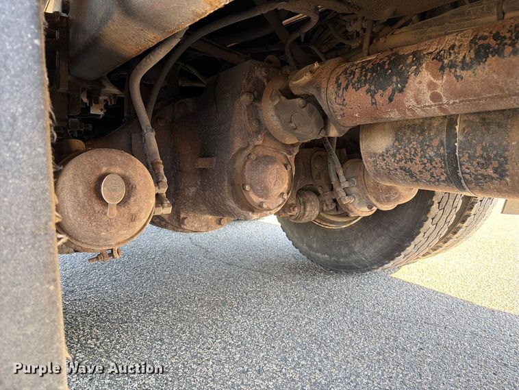 image for item EA0450 2000 Sterling L9500 dump truck