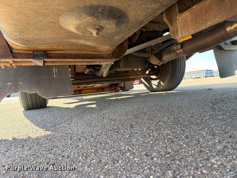 image for item EA0450 2000 Sterling L9500 dump truck