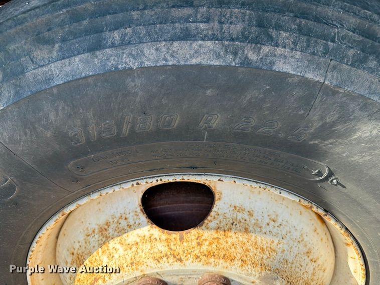 image for item EA0450 2000 Sterling L9500 dump truck