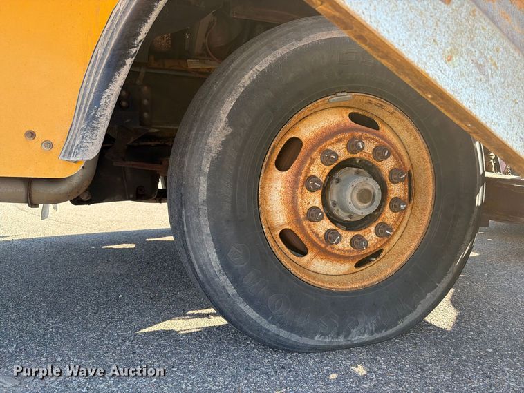 image for item EA0450 2000 Sterling L9500 dump truck