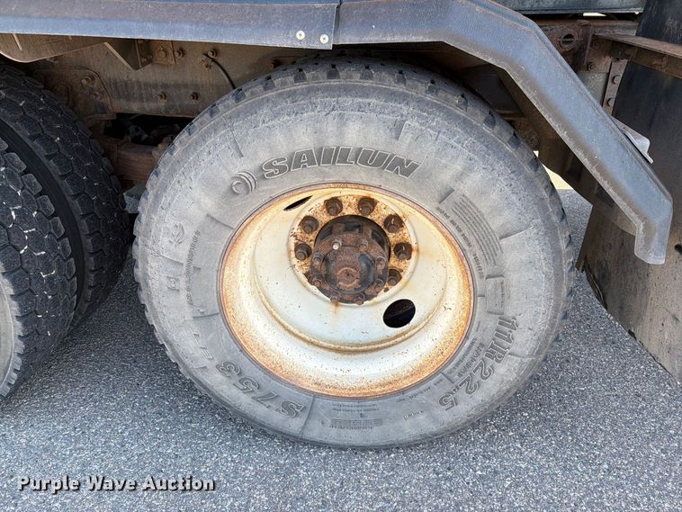 image for item EA0450 2000 Sterling L9500 dump truck