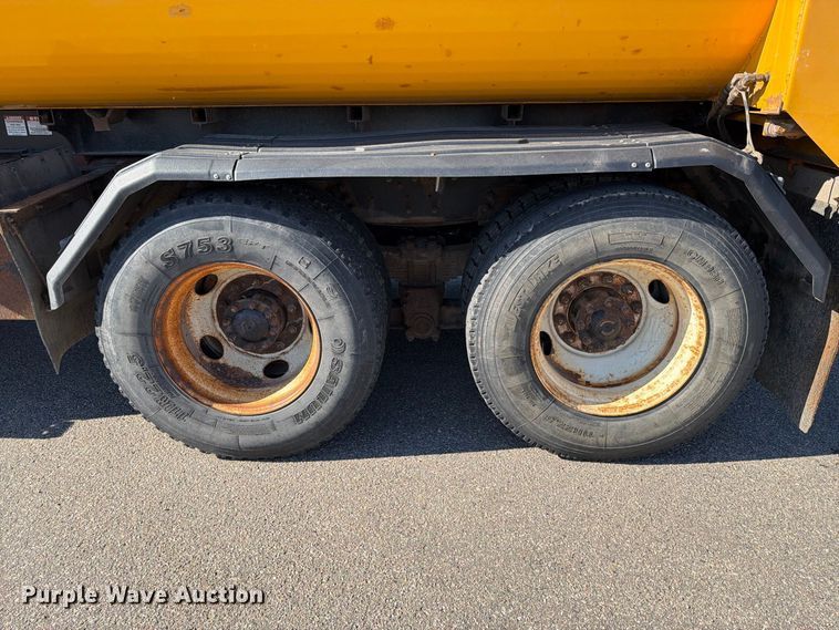 image for item EA0450 2000 Sterling L9500 dump truck