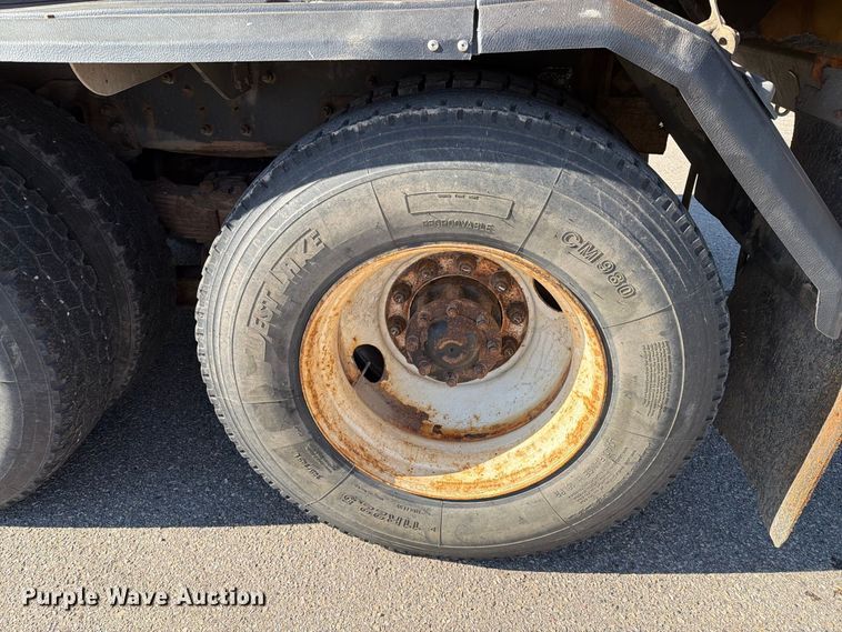 image for item EA0450 2000 Sterling L9500 dump truck