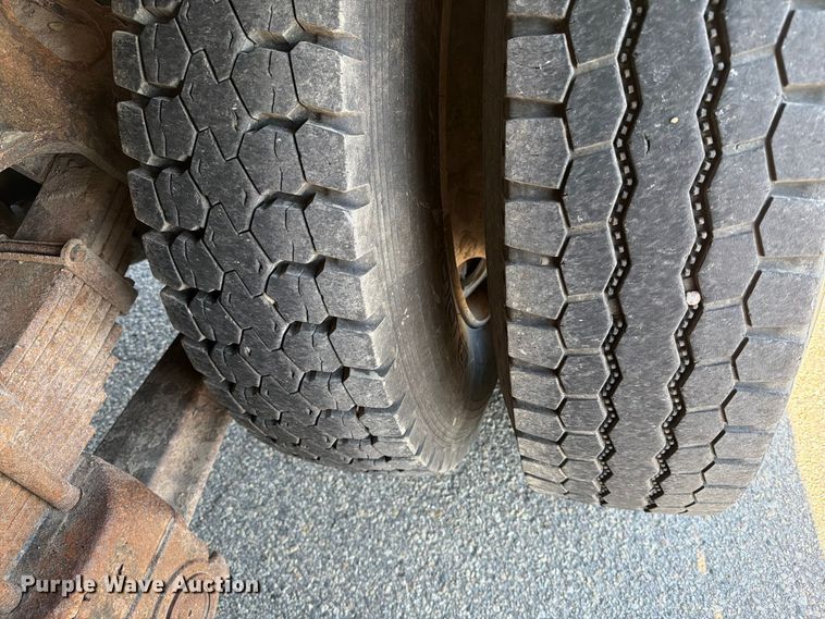 image for item EA0450 2000 Sterling L9500 dump truck