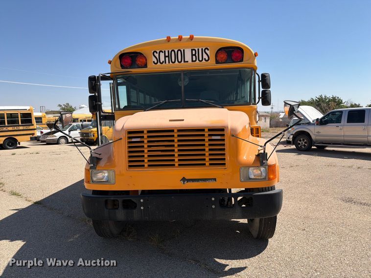 image for item EF6435 2001 International 3800 school bus