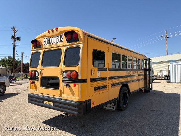 image for item EF6435 2001 International 3800 school bus