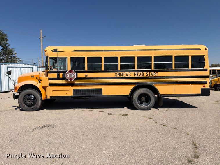 image for item EF6435 2001 International 3800 school bus