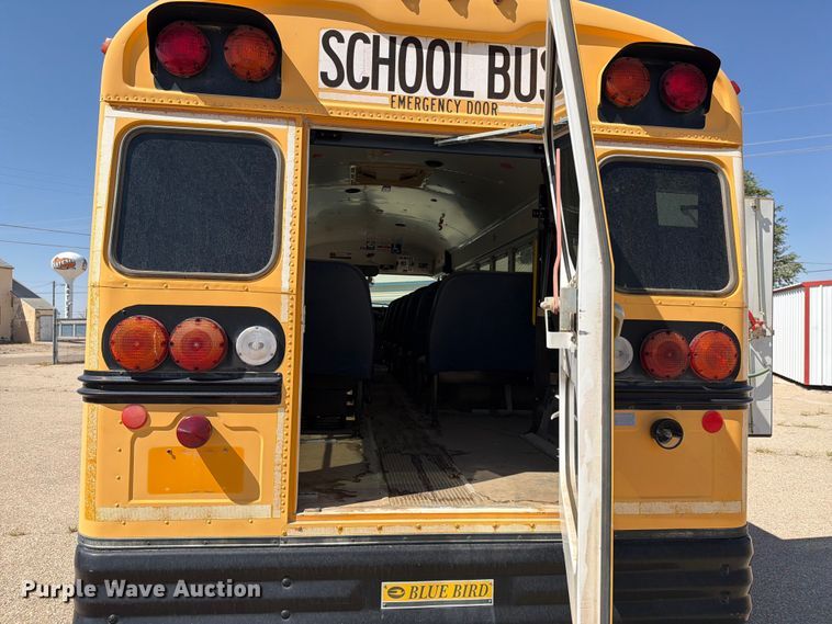 image for item EF6435 2001 International 3800 school bus