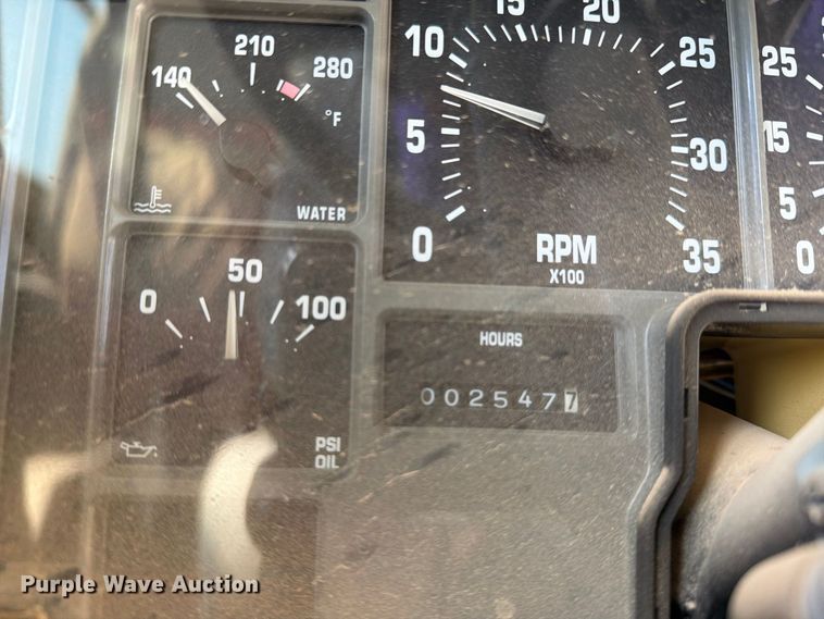 image for item EF6435 2001 International 3800 school bus