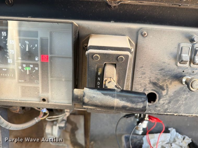 image for item EF6435 2001 International 3800 school bus
