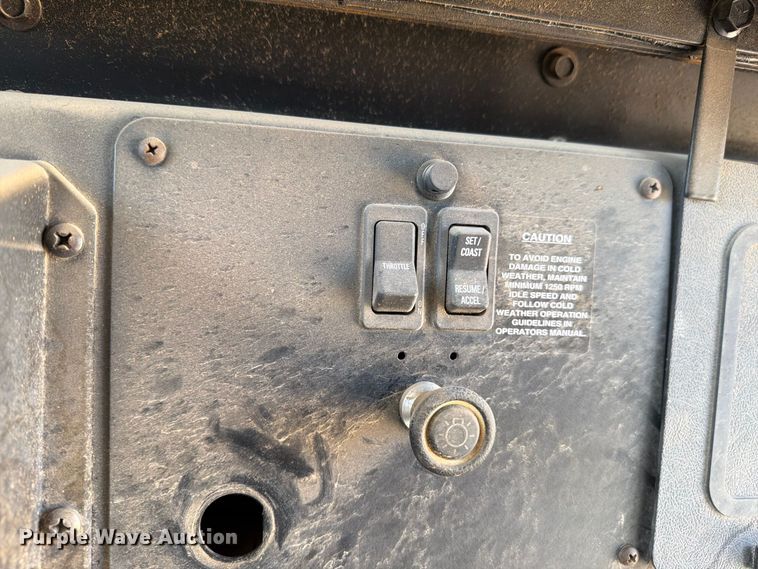 image for item EF6435 2001 International 3800 school bus
